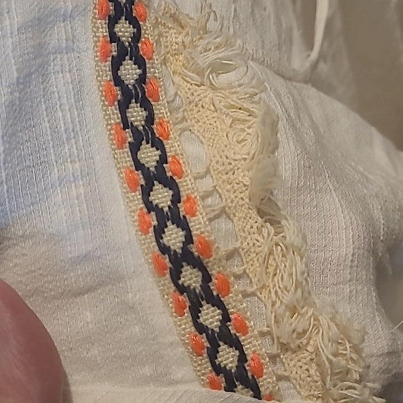 NWT Melissa McCarthy White Gauzy style top with decorative trim on shoulders - Picture 2 of 3